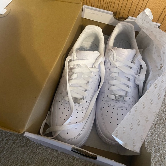 Nike Air Force one shoes - Picture 4 of 10